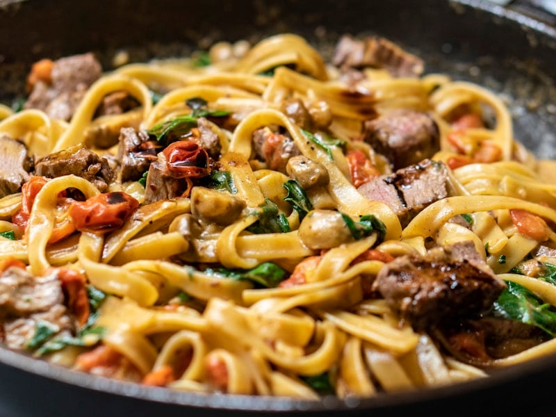 Emirates Sp Pasta (Alfredo, Spinach, Roma)